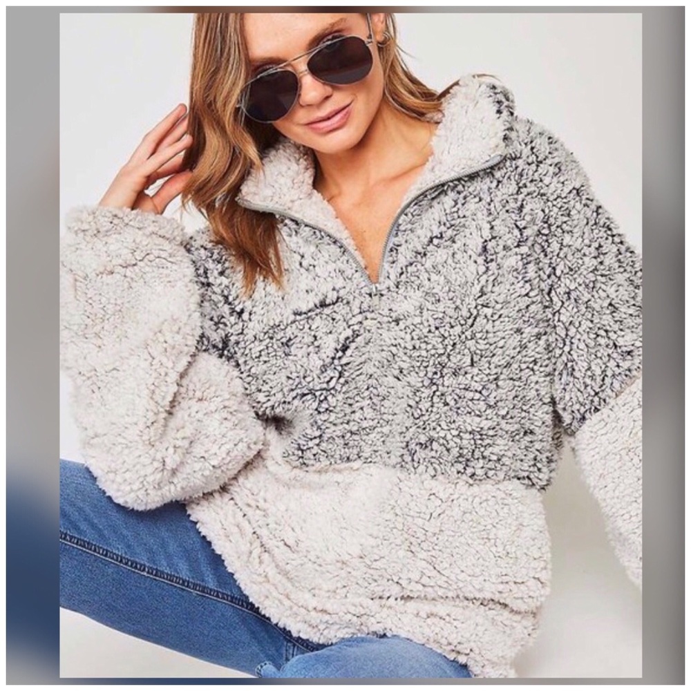 Two Tone Relaxed Fit Sherpa Pullover Top - Picture 2 of 8